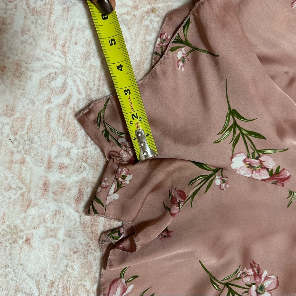 Silky Satin Floral Flowy Romper 🌸 - Picture 5 of 7